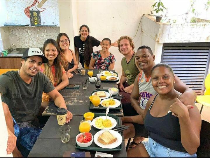 Hostel Farol Da Barra E *